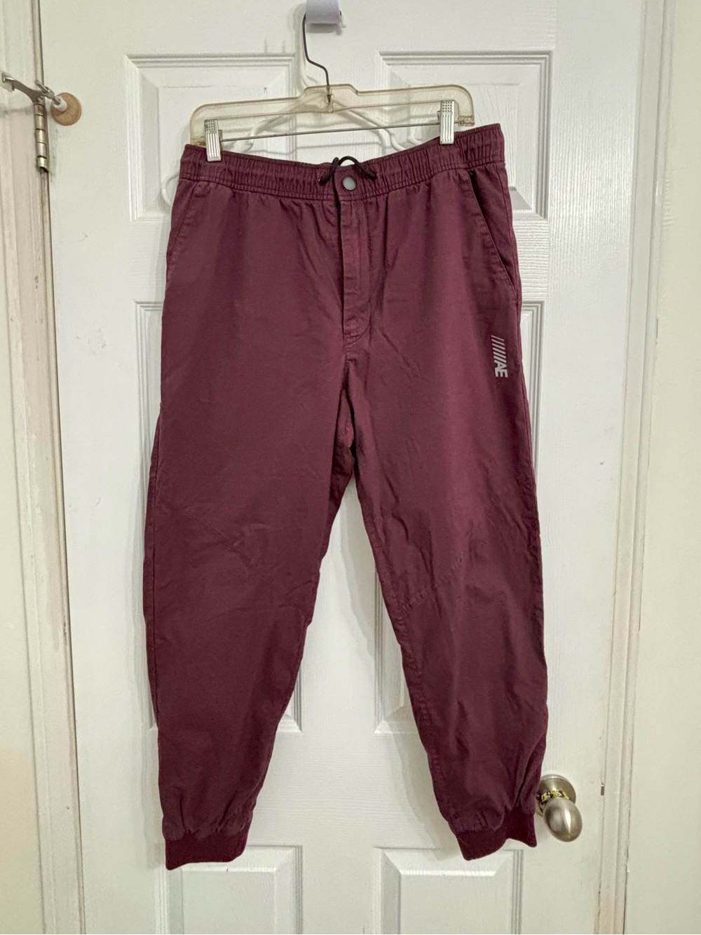 American Eagle Outfitters Men's Maroon Jogger Pants - Size Medium